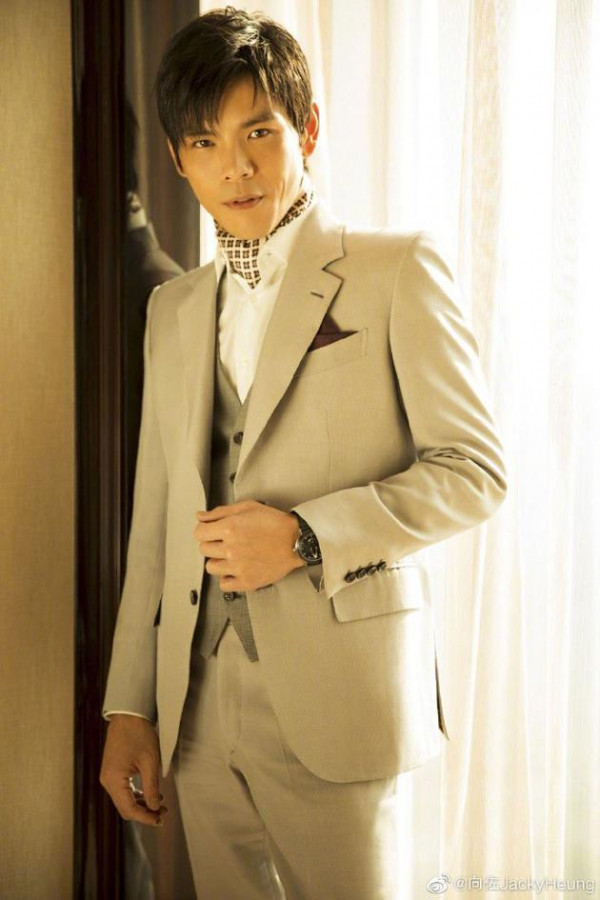 向佐力挺鹿晗斥《上海堡垒》导演滕华涛甩锅:你是个男人吗?