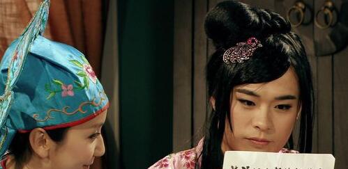 《爱情公寓》男主换上女装 曾小贤、吕子乔超妩媚